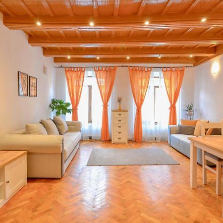 Charming Apartment - Heart Of Brasov Poarta Schei Exterior foto