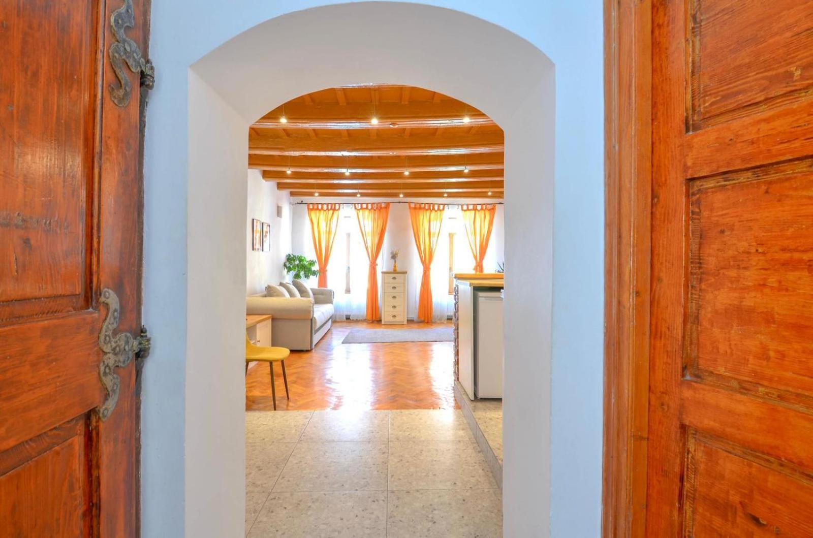 Charming Apartment - Heart Of Brasov Poarta Schei Exterior foto